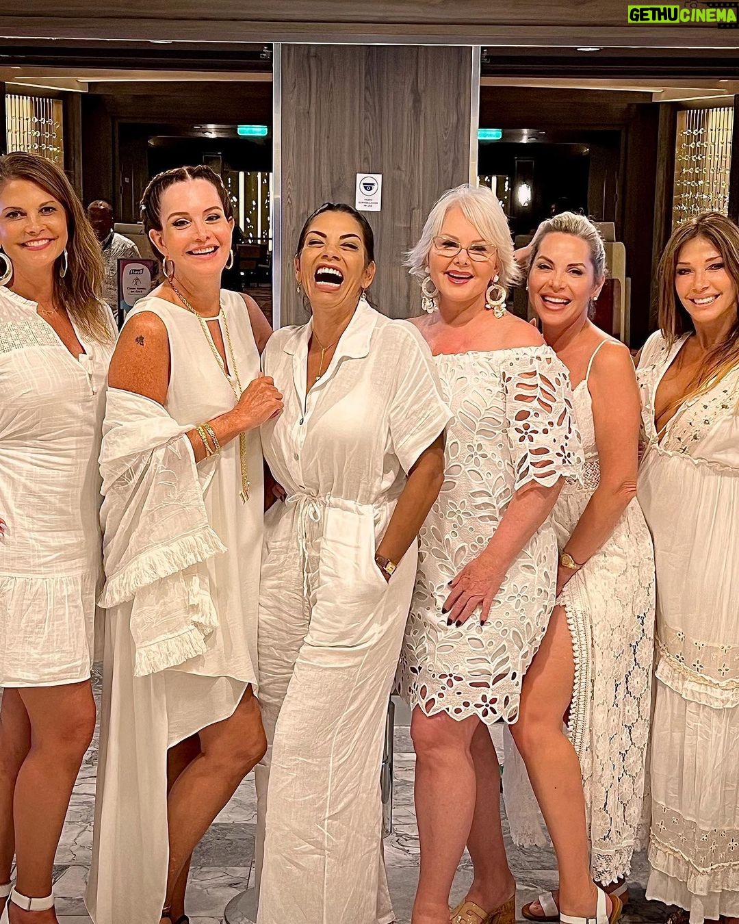 Catherine Fulop Instagram - Nosotras π« @porestoslares @grizelh @alicia.lammersdorf.realtor @lorenatostajentsch @carolinapacheco682 #missvenezuela1986 #amigasparasempre #viajar #wonderiftheseas #amigasporelmundo #friends #friendsforever Miami, Florida