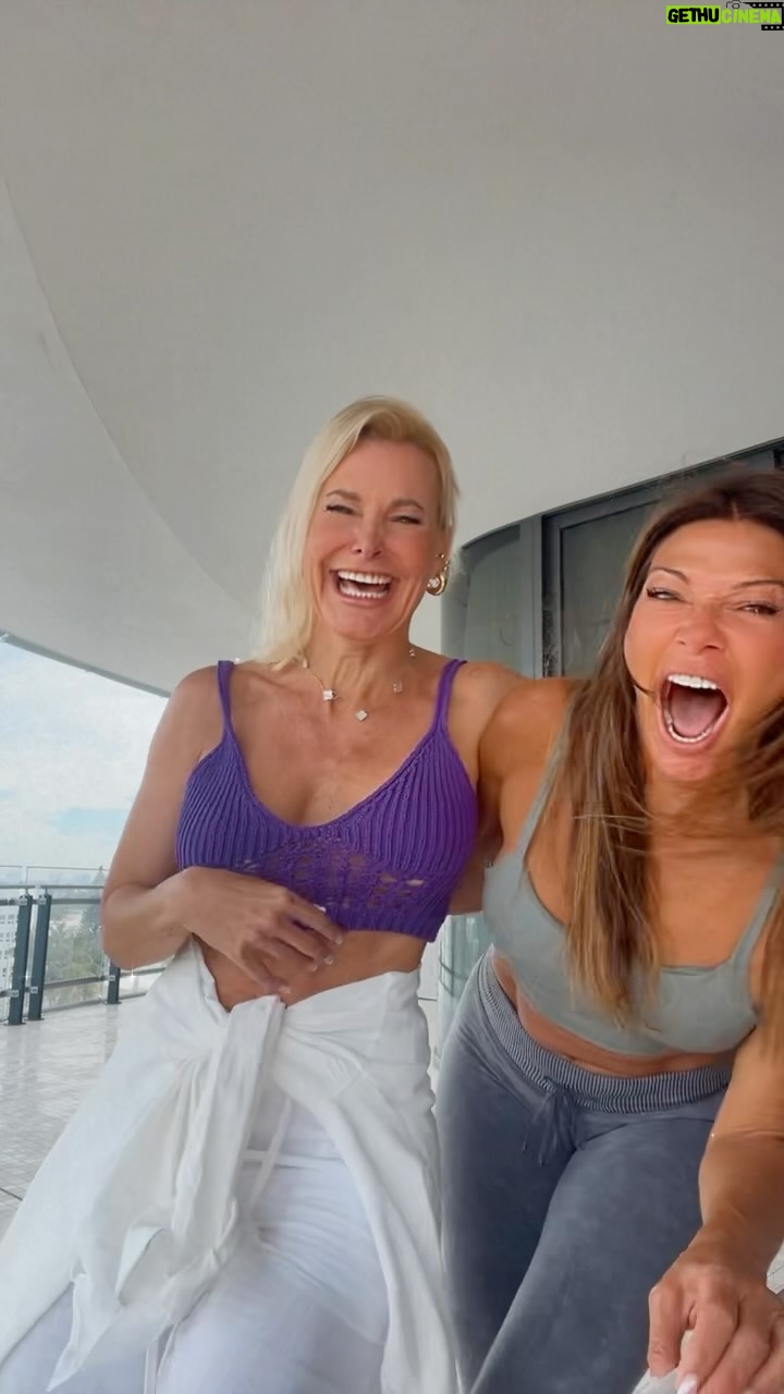 Catherine Fulop Instagram - Reír adelgaza!!! #kattytps Crees que si? Te leemos 🤔 @kattycantalamessa Surfside, Miami Beach, Florida