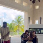 Catherine Fulop Instagram - Que decirles de lo que estoy viviendo, la alegría que tengo en el corazón de estar estos dias con mi mamá se me sale por los ojos en forma de lágrimas. Acá les dejo las otras partes de los videos del encuentro y algunas fotitos mas! Gracias por todos los mensajes lindos y especiales gracias a mi amor Ova @ovasabatini por hacer posible este viaje además de un recuerdo imborrable en mi alma, gracias hijas, mi hermana Yasmin @yfulop por este gran esfuerzo de preparar el viaje desde venezuela y a mis amigos que quisieron acompañarnos en este momento importante!! Los amo ♥️ @orianasabatini @tizianasabatinif @claudiamlazcano @pablomattei17 @m.fergonzaleez @juany_80 #mamá #encuentro #familia #amigos Punta Cana, the Dominican Republic