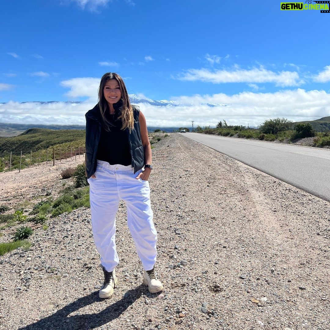 Catherine Fulop Instagram - Gente bellaseguimos de viaje! Aconquija "luna cerca de la nieve" se las presento. CATAMARCA, hermosa por su gente y paisajes! Tengan bello viernes! @vannellialex #viajes #catamarca #aconquija #losaltos Catamarca