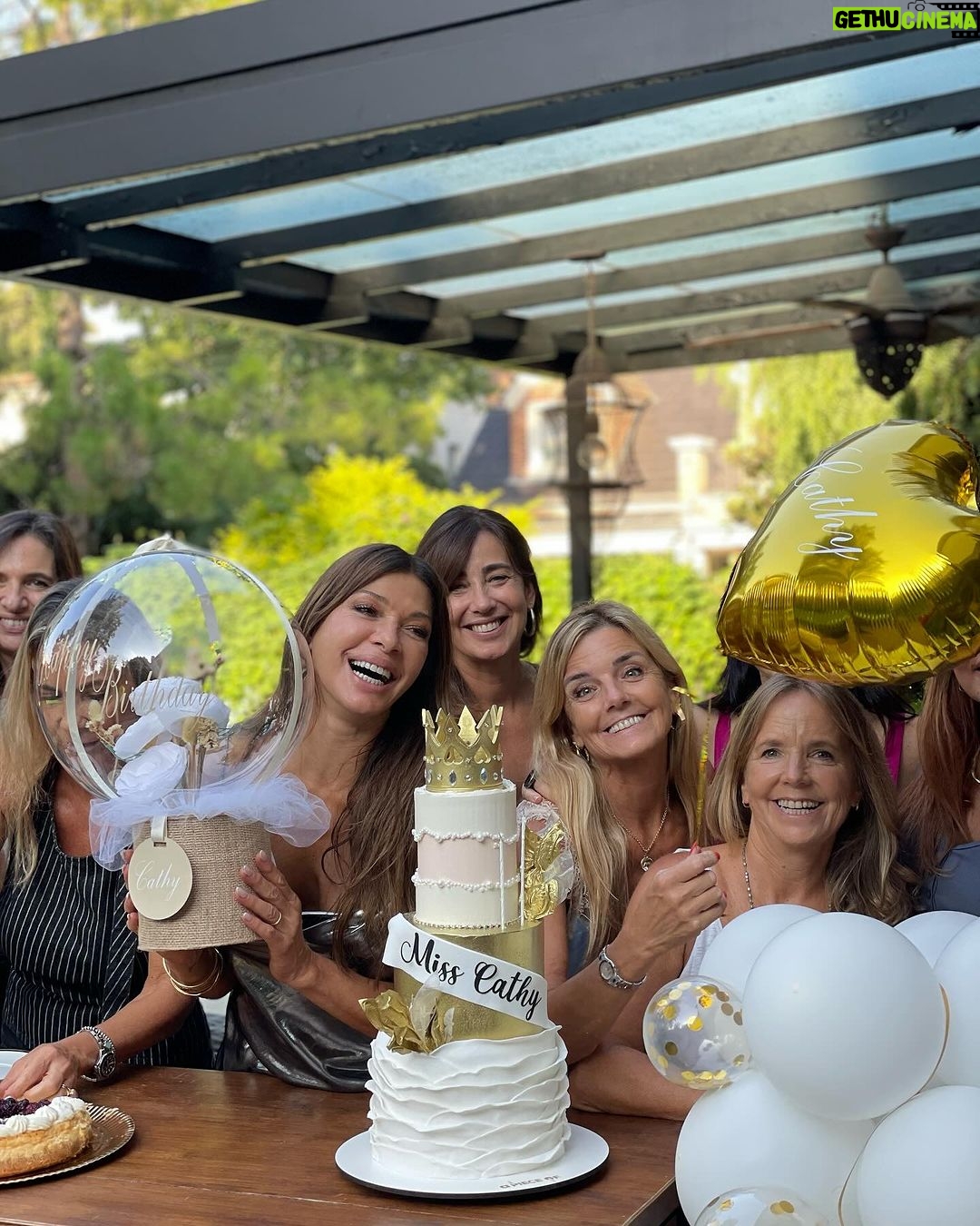 Catherine Fulop Instagram - La octavita de mi cumpleaños jajajajajaa! Toda la semana festejándolo y este año con mi amiga Carmencita ♥️🩷♥️♥️ Gracias por tantos saludos y muestras de amor! Los amooo!!! #mistortas by @renatapatisserie #birthdaycake @apiece_of @teque_listos @mcchiara1303 @elcotioficial @adairehernandez General Pacheco