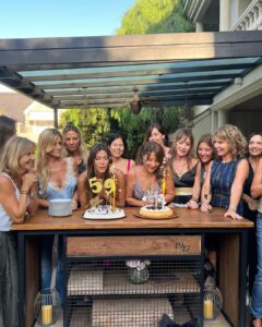 Catherine Fulop Instagram - La octavita de mi cumpleaños jajajajajaa! Toda la semana festejándolo y este año con mi amiga Carmencita ♥️🩷♥️♥️ Gracias por tantos saludos y muestras de amor! Los amooo!!! #mistortas by @renatapatisserie #birthdaycake @apiece_of @teque_listos @mcchiara1303 @elcotioficial @adairehernandez General Pacheco