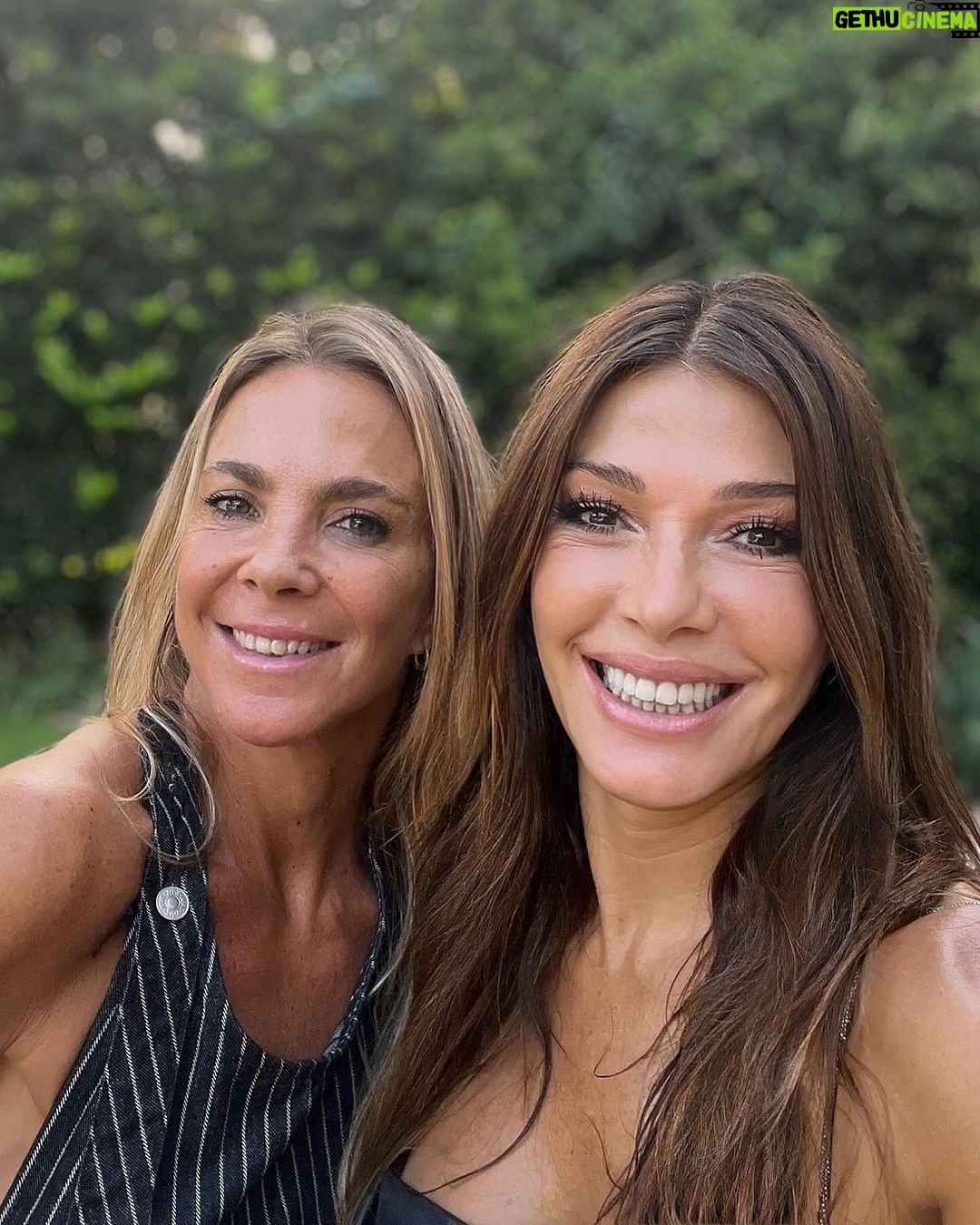 Catherine Fulop Instagram - La octavita de mi cumpleaños jajajajajaa! Toda la semana festejándolo y este año con mi amiga Carmencita ♥️🩷♥️♥️ Gracias por tantos saludos y muestras de amor! Los amooo!!! #mistortas by @renatapatisserie #birthdaycake @apiece_of @teque_listos @mcchiara1303 @elcotioficial @adairehernandez General Pacheco