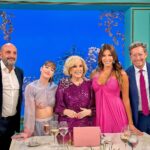 Catherine Fulop Instagram - Ayer en "La Noche de Mirtha" @mirthalegrand la pase genial!!! Un poco del BackStage . Gracias a todo mi equipo en especial a Chiquita por la invitación! 🥰!!!! Te adoroooo. ♥️ #look by @menage_a_trois_boutique #makeup @mabbyautinomakeup #hairstyle @mauromaxdebrito #stylist @vickii_miranda #fotosyvídeos @adairehernandez #joyas @santinojoyeros #bronceado @tan.and.go #nails @vanynailblack General Pacheco