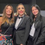 Catherine Fulop Instagram - La vida se camina con AMIGAS y ayer en la función despedida de “Yo Quiero Ser Mi Marido” en Miami tuve una sorpresa hermosa: vino @fulopcatherine 💜( te quierooo amiga) y conocí a @orianasabatini (es una divina total como su mamá). 👉 No se pierdan el video que sigue 🤣😂 ‼️ También hubo foto con las chicas 🤩 @patricia_kom_ @claudiamlazcano @m.fergonzaleez Una noche INOLVIDABLE en muchos sentidos 🙌 #VivaLasAmigas #cathyfulop #orianasabatini #ClaraUlrich #NocheConAmigas #standupshow #YoQuieroSerMiMarido #miamiflorida🇺🇸 Miami, Florida