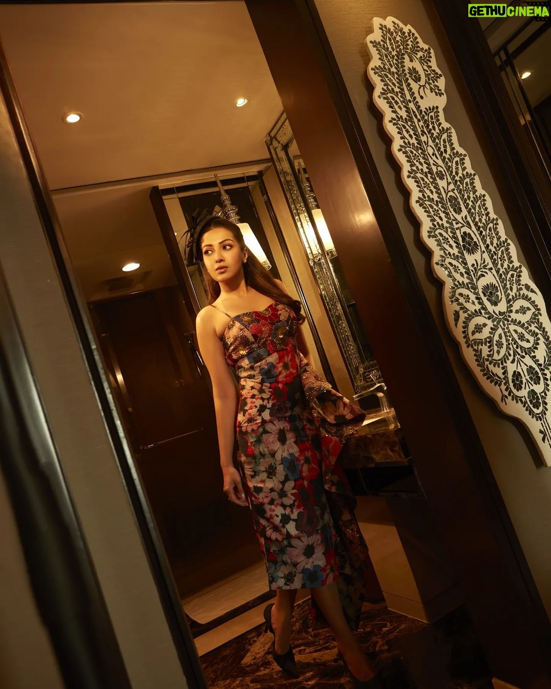 Catherine Tresa Instagram - When you and the mirror share a hilarious inside joke. #Laughingmyreflectionoff ##MirrorMoments #justforlaughs #MirrorTherapy #fridayfeeling #mebeingme Captured by @shivamguptaphotography Makeup by @sakpalnilesh267 Hair by @priyanka_sherkar1 Team @mysouthdiva