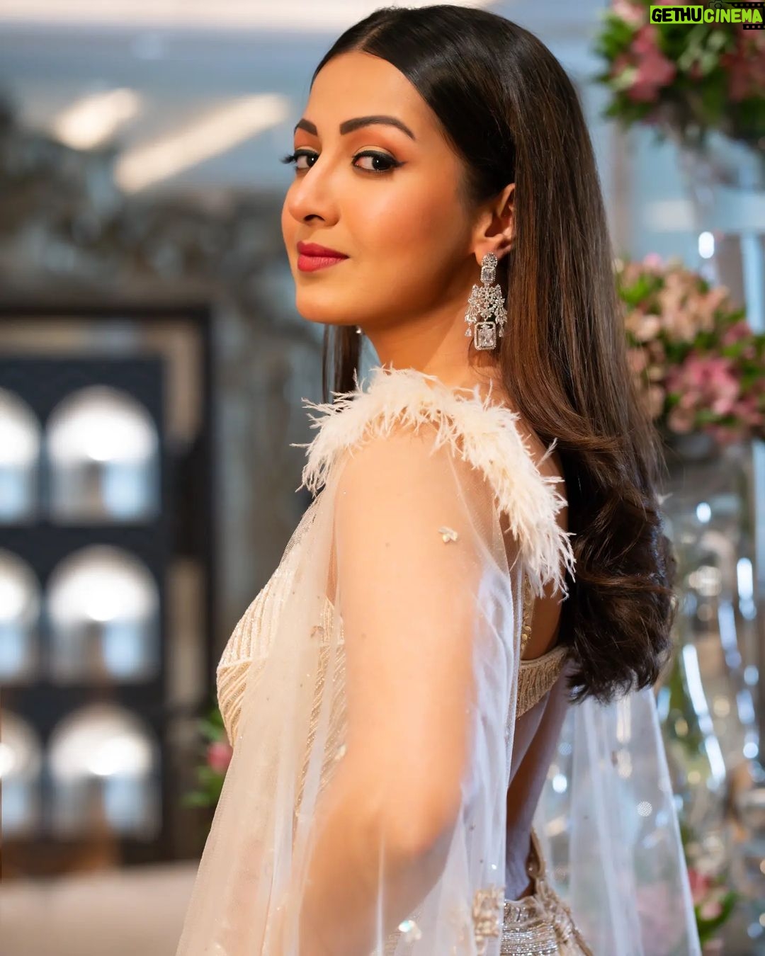 Catherine Tresa Instagram - Every smile tells a story😬 #channelingmyinnerprincess #tuesdayvibes #andsmileitscontagious☺️😘 #mebeingme Makeup @sakpalnilesh267 Hair @priyanka_sherkar1 Captured by @media9manoj @neerusprive Location courtesy @stregismumbai