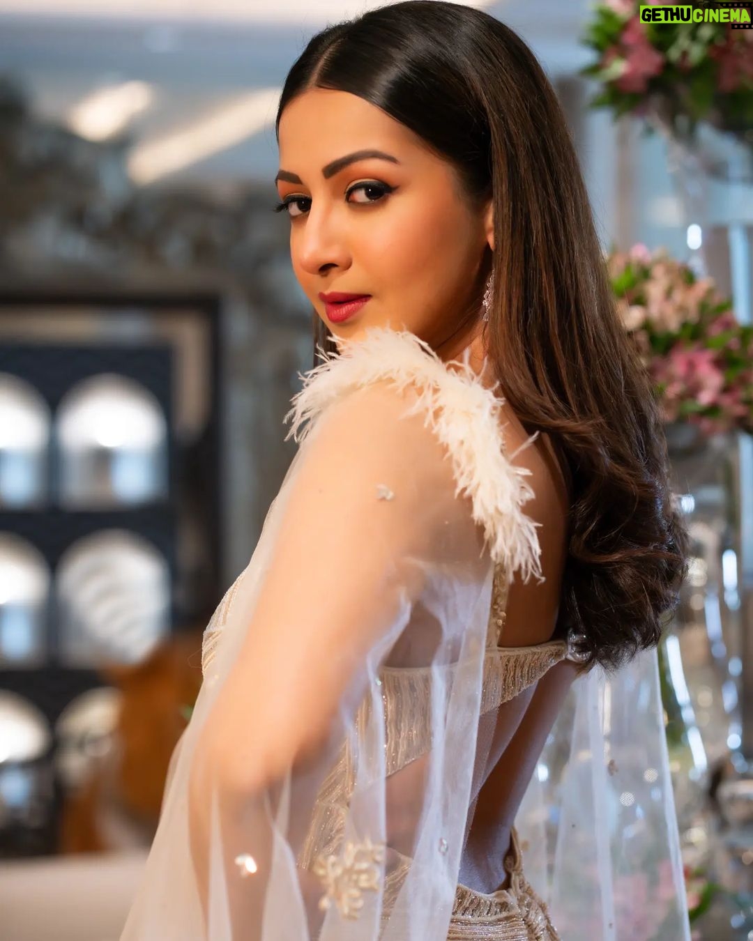 Catherine Tresa Instagram - Every smile tells a story😬 #channelingmyinnerprincess #tuesdayvibes #andsmileitscontagious☺️😘 #mebeingme Makeup @sakpalnilesh267 Hair @priyanka_sherkar1 Captured by @media9manoj @neerusprive Location courtesy @stregismumbai
