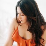 Catherine Tresa Instagram - To eat the chocolate or to wear it ? - I decided to wear it😉😛 📷 @pranav.foto #happynewyear #browntuesdays #morenapslesshustles #newyearoldme💁🏻‍♀️ #mebeingme