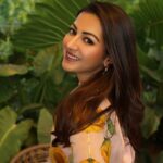 Catherine Tresa Instagram - The never ending tale of fixing my hair 😁🤪🤷🏻‍♀️ #vanitysometimesisfair #hairwoesforever #goofyme #mebeingme #nomondayblues Saree : @picchika Jewellery: @houseofqc