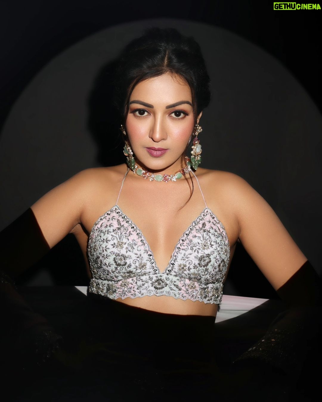 Catherine Tresa Instagram - In the spotlight✨ #diwalihangover #alwaysdesi #desiatheart❤️ #mebeingme #saturdayvibes Captured by @pranav.foto Styled by @manogna_gollapudi Outfit @anushareddy.couture Makeup by @makeup_by_lavanya Hair by @marella_makeupstudio Jewellery by @vegajewellers @vegasri_goldanddiamonds Assisted by @sunandini_vijjagiri @pravalikamuningani @mnpk288 @venkatbattula1