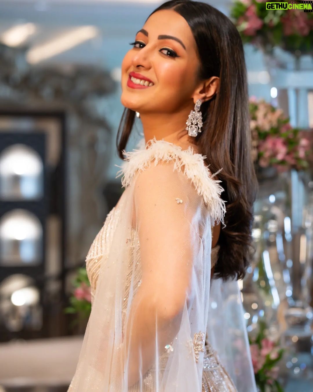 Catherine Tresa Instagram - Every smile tells a story😬 #channelingmyinnerprincess #tuesdayvibes #andsmileitscontagious☺️😘 #mebeingme Makeup @sakpalnilesh267 Hair @priyanka_sherkar1 Captured by @media9manoj @neerusprive Location courtesy @stregismumbai