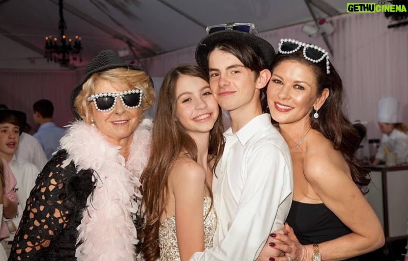 Catherine Zeta-Jones Instagram - Dearest Mam, on this day, and everyday, you inspire me and love me for everything I am and everything I am not. Could there possibly be enough days to thank you? You are my Queen. I love you Mam♥️