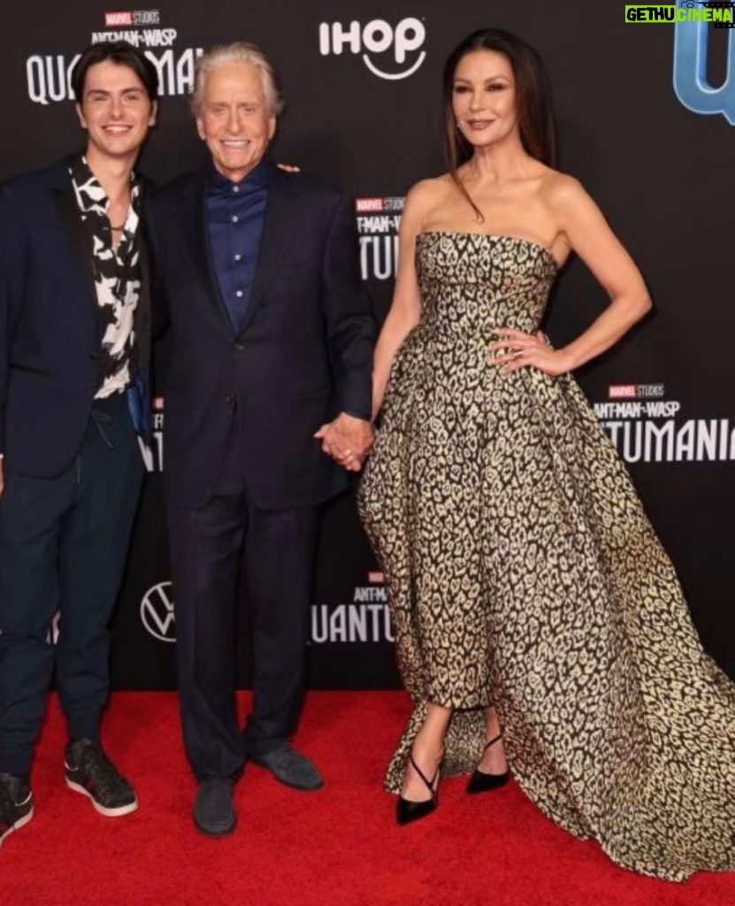 Catherine Zeta-Jones Instagram - Antman World Premiere! It was a family affair last night. My husband returns in AntMan and the Wasp Quantumania. It’s great!!! Thanks to my friends @carolinaherrera for the fabulous’frock’ and my amazing team @miss_kellyjohnson @brettglam @officialdanilohair @santoniofficial @vhernier