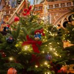 Catherine Zeta-Jones Instagram - I am so honored to be narrating the #TogetherAtChristmas carol service tonight this Christmas Eve (7pm GMT, ITV1)remembering Queen Elizabeth II and celebrating inspiring people doing so much for their communities. Join us, at Westminster Abbey, for this special occasion with @princeandprincessofwales and, of course, our beloved Paddington Bear.