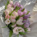 Catherine Zeta-Jones Instagram – April showers bring May 🌷💐

I love this beautiful tulip arrangement! @domsli22