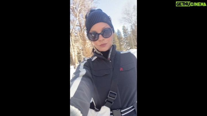 Catherine Zeta-Jones Instagram - Snow day!β·ππΏπβοΈ