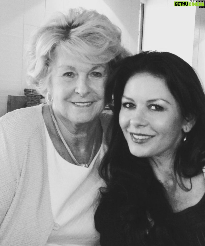 Catherine Zeta-Jones Instagram - Happy Mother’s Day Mam! I love you with all my heart. You are everything and everything is you. ❤️