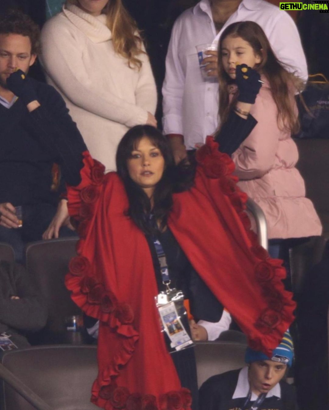 Catherine Zeta-Jones Instagram - Super Bowl over the years!!! Love it!! Let’s go guys!!!!