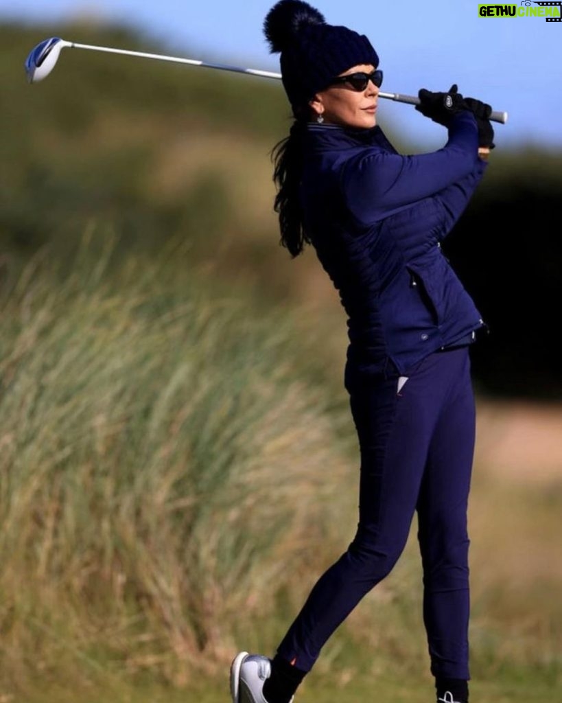 Catherine Zeta-Jones Instagram - Still Swinging! Sir Sean Connery, dear friend, this one is for you! Been thinking of you all week. The kid is loving the links! ♥️🙏🏻♥️ @dunhilllinks