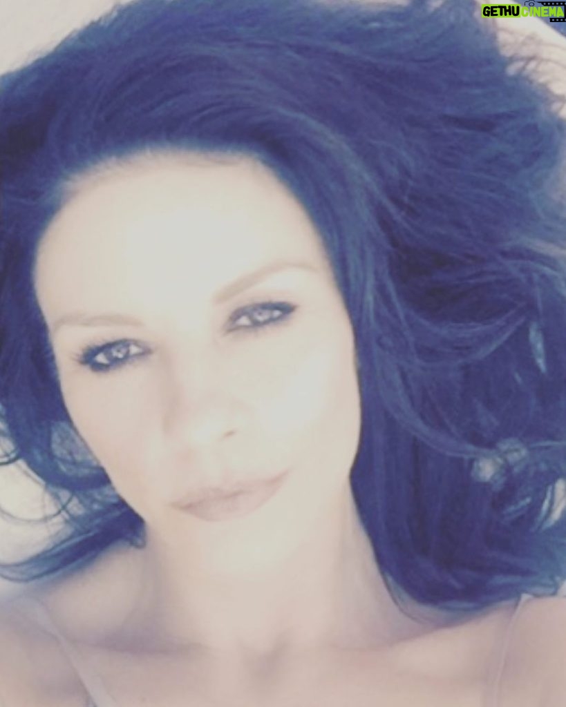 Catherine Zeta-Jones Instagram - It’s the weekend and I am chillin’ Have a great one all!