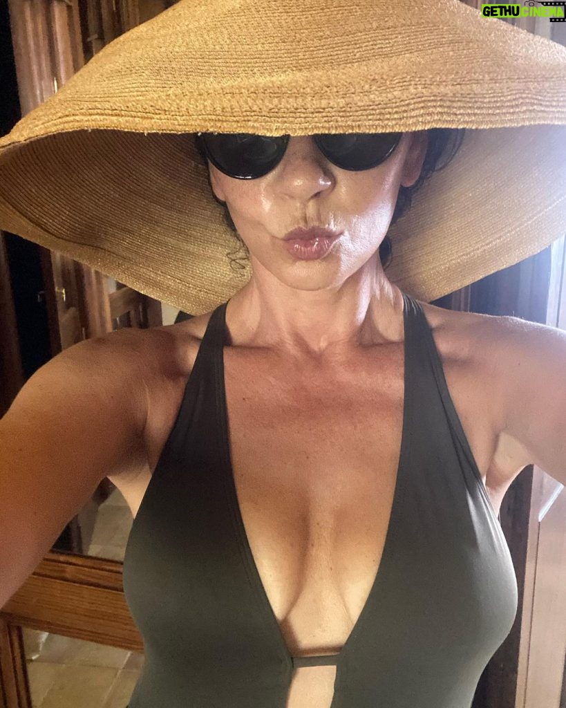 Catherine Zeta-Jones Instagram - Ciao☀
