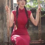 Cathryn Li Instagram - 大年初一旗袍寫真喜歡哪張？祝大家新年快樂，恭喜發財，龍年大吉，身體安康！🧧🍊🐲 🎊