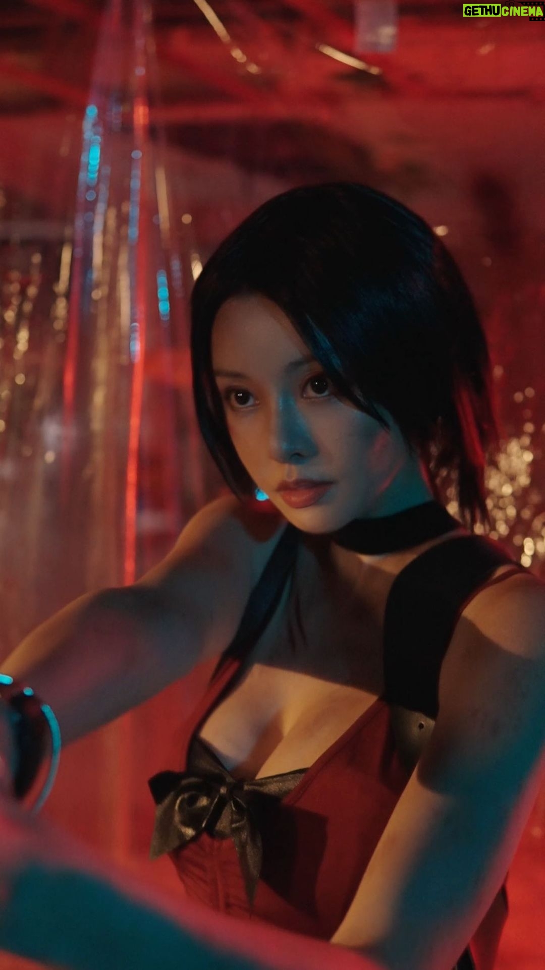 Cathryn Li Instagram - 宣傳片做好了~ 終於發佈Ada Wong Cosplay. 這是我第十二個cos的作品,照片明天公佈,5/22於Opensea上市. #residentevil