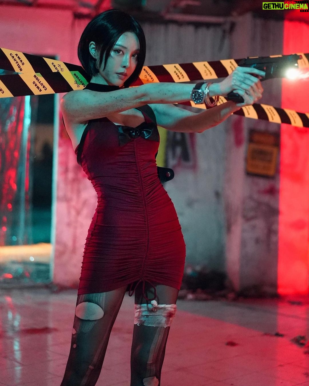 Cathryn Li Instagram - 喜歡哪一張?cos的第十二個角色,Ada Wong高清寫真5/22 Opensea上市。
