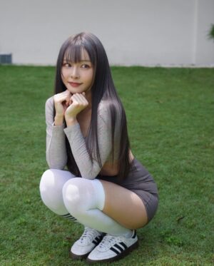 Cathryn Li Instagram - 喜歡哪張？春季新髮色上線 ’桃木棕灰‘ （桃木，亞麻棕，灰，紫）希望大家喜歡💕 
Hairstylist @jtc_____ 
Hair Sponsor @mikogalere