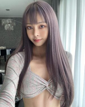 Cathryn Li Instagram - 喜歡哪張？春季新髮色上線 ’桃木棕灰‘ （桃木，亞麻棕，灰，紫）希望大家喜歡💕 
Hairstylist @jtc_____ 
Hair Sponsor @mikogalere