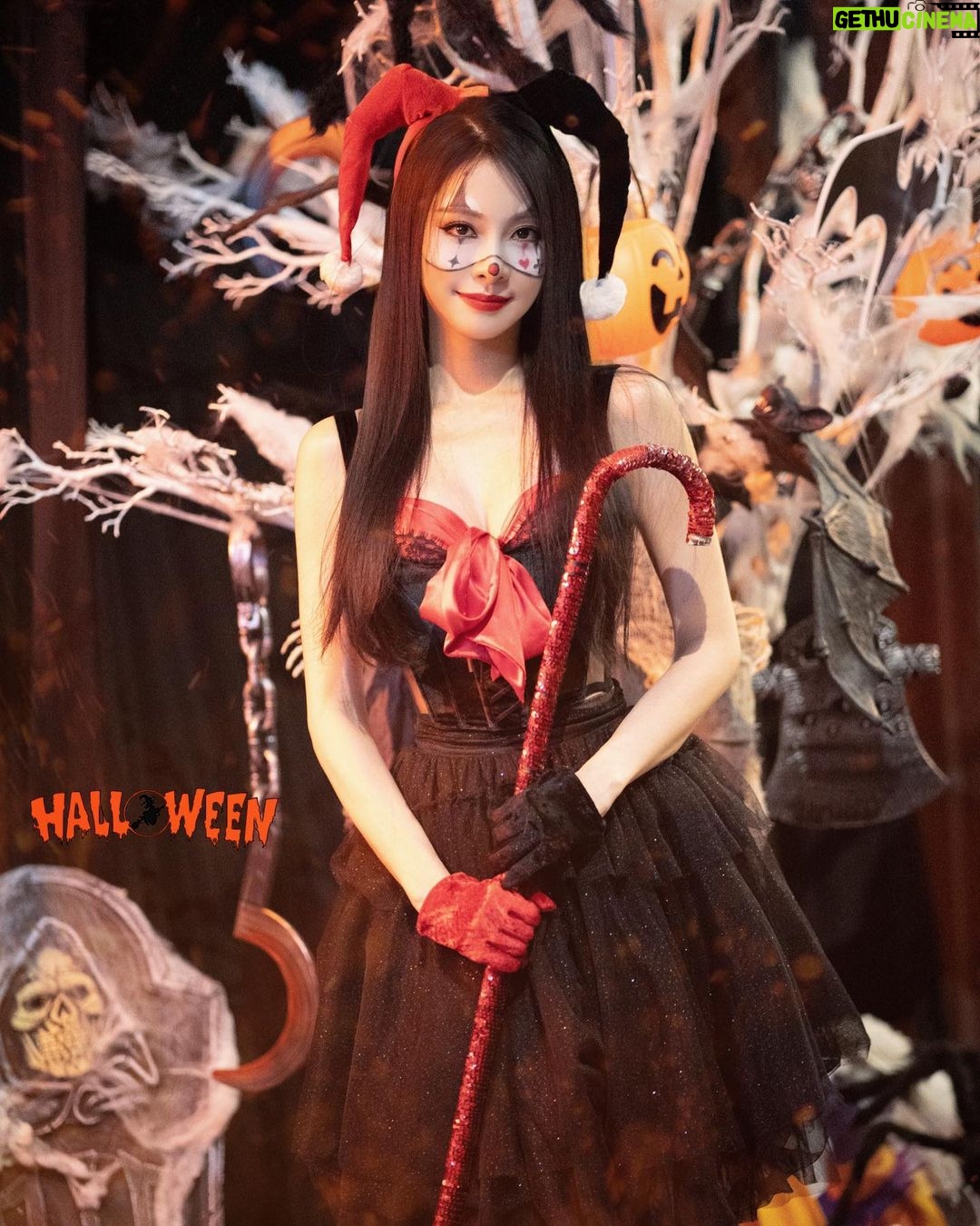 Cathryn Li Instagram - 我是old school Harley Quinn, 誰要當我的Joker?#今年我不是受傷的女優哈哈 #happyhalloween