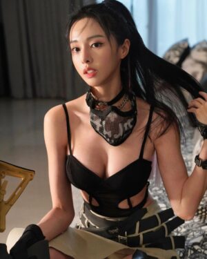Cathryn Li Instagram - What you dressing up for Halloween?