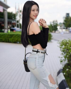 Cathryn Li Instagram - 哪張好看？