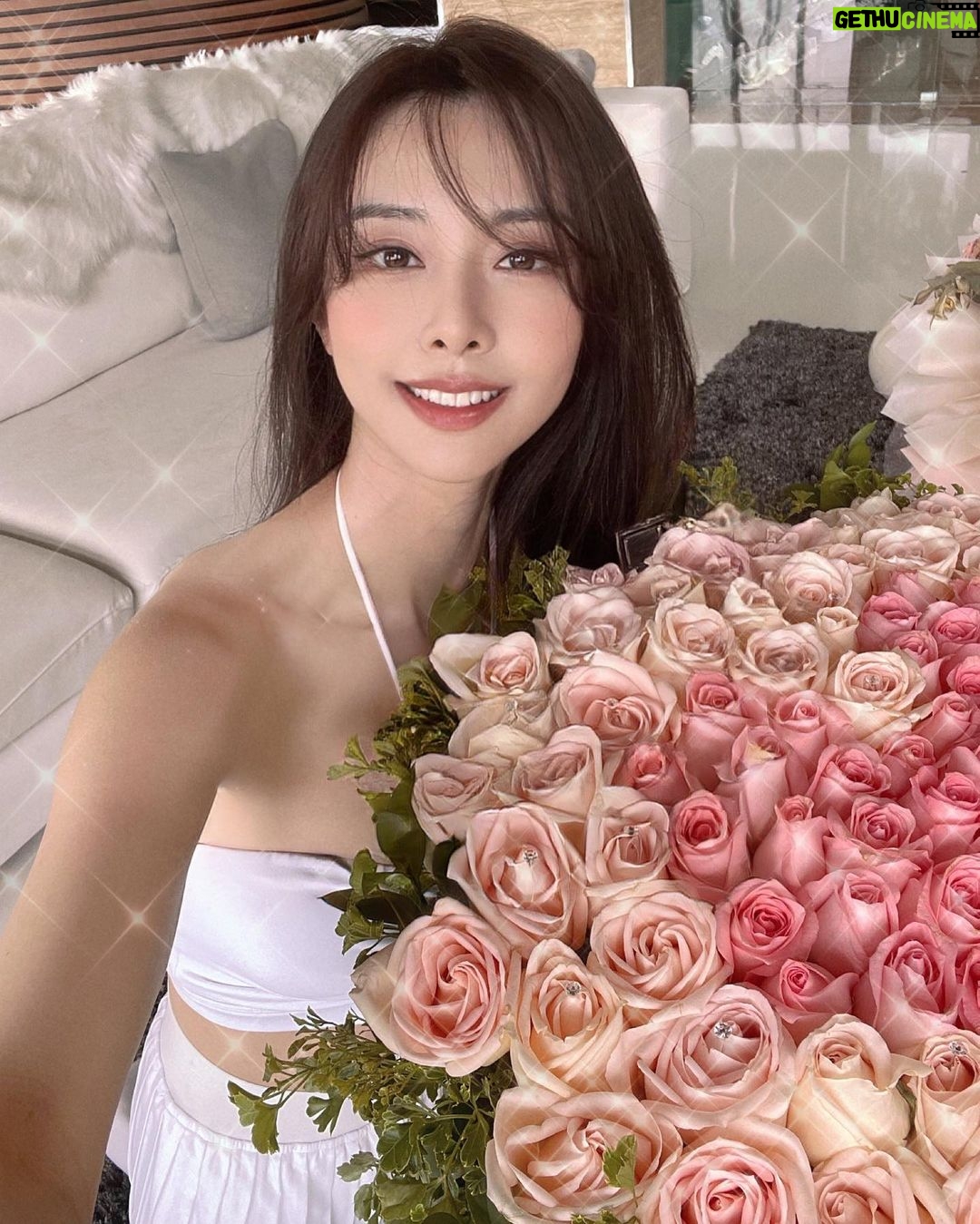 Cathryn Li Instagram - 總覺得手機的自拍都不值得放上來這裡,一次過po~ #沒有福利 #只有笑容