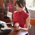 Cathryn Li Instagram - 大年初一旗袍寫真喜歡哪張？祝大家新年快樂，恭喜發財，龍年大吉，身體安康！🧧🍊🐲 🎊