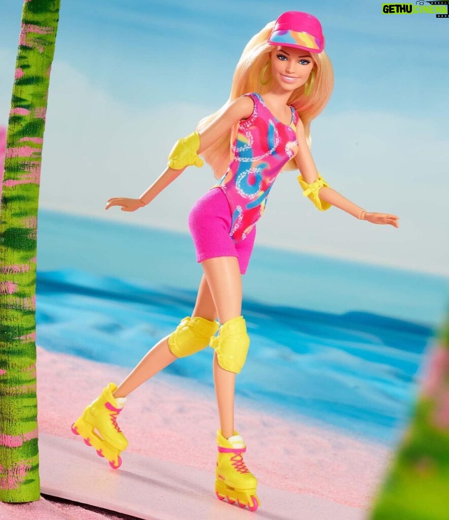 Cathryn Li Instagram - Ok ma ? Happy Halloween 2023 ! 沒有Ken陪伴的Barbie獨自來到現實世界參加萬聖節party😹