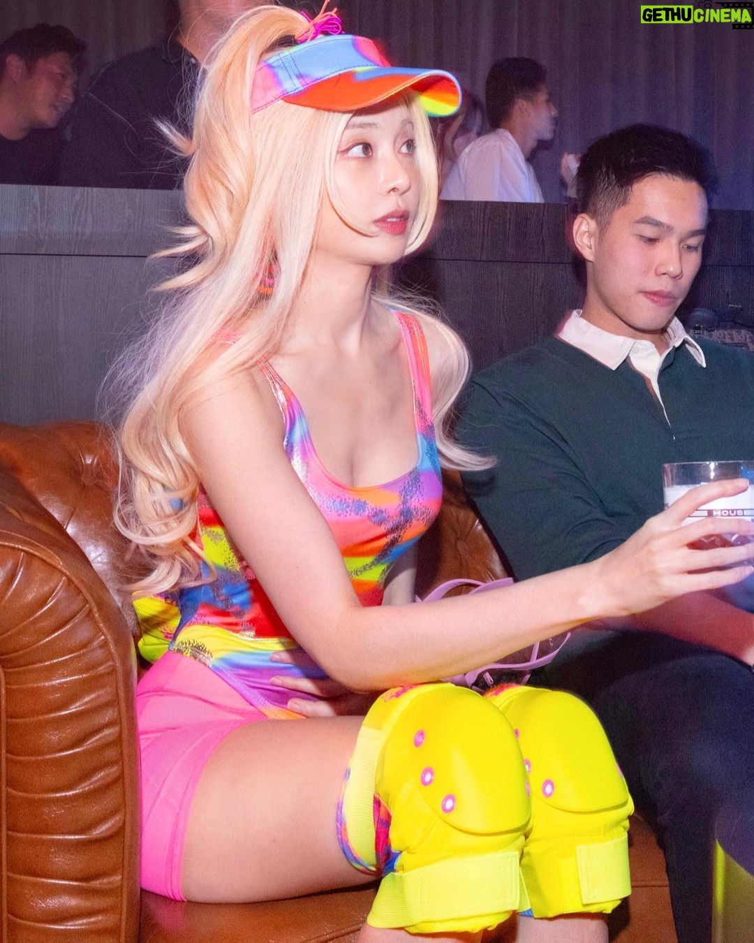 Cathryn Li Instagram - Ok ma ? Happy Halloween 2023 ! 沒有Ken陪伴的Barbie獨自來到現實世界參加萬聖節party😹