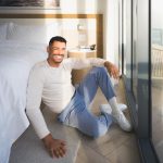 Cauã Reymond Instagram – Bora levantar?! Segundou! 💙