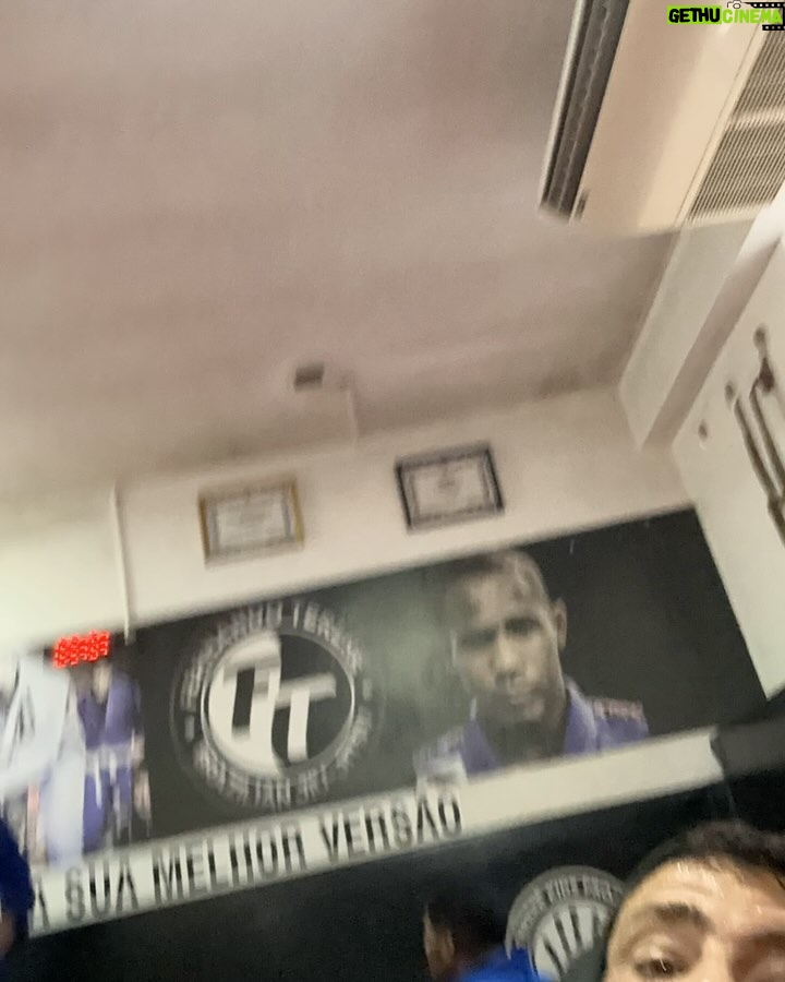 Cauã Reymond Instagram - Carinho bom demais. Obrigado ❤️