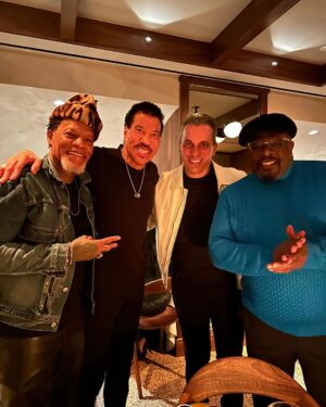 Cedric the Entertainer Instagram - Big up @stellarestaurantbar 🔥🔥🔥🔥 Food, Drinks, Service, ambiance  #stellar 😂  It got legendary in there as you can see  Big Love the one of the great ones @lionelrichie  S/o  @sabastiancomedy  My partna @realdlhughley  and our wives  not photo’d  Great Date night! 💯🥂