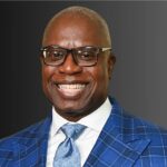 Cedric the Entertainer Instagram - Rest easy Mr @andrebraugher an amazing talent, dramatic or comically he delivered👏🏾👏🏾👏🏾👏🏾💯💯💯 I’ve only had a few encounters with him, he always solid , regal, present and kind .., except for that one time.😂😂😂😂 For real, I honor you✊🏿🙏🏾 God Bless your Family and loved ones 🙏🏾🙏🏾