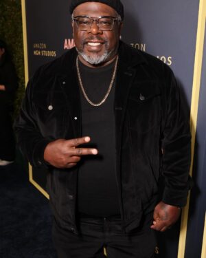 Cedric the Entertainer Instagram - This movie  is  Fantastic  Please go support pls  #AmericanFiction @americanfictionmovie @mgmstudios
 
Director: Cord Jefferson @cordjefferson
Main Cast:
Jeffrey Wright @jfreewright
Tracee Ellis Ross @traceeellisross
Issa Rae @issarae
Sterling K. Brown @sterlingkbrown
Keith David@silverthroat  @erikaalexanderthegreat