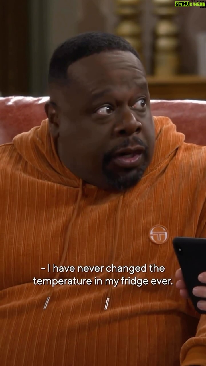 Cedric the Entertainer Instagram - 10 X’s outta 9, if you find yourself asking the question: ”WHO DOES THAT?!”…. The answer is: “DAVE”!! 😩🤣😩🤣 Catch us around the @theneighborhood TONIGHT’m I’ll Holla✌🏾 @theneighborhood : We’ve got major advancements in technology on tonight’s new #TheNeighborhood. Don’t miss the ice cubes dropping at 8/7c!