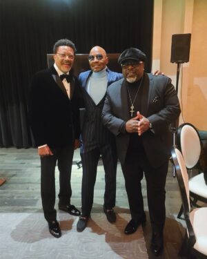 Cedric the Entertainer Instagram - COURT IS IN SESSION!! @judgegregmathis 
LAS VEGAS ♠️♥️♣️♦️ ALWAYS BET ON BLACK!
I’LL HOLLA✌🏾