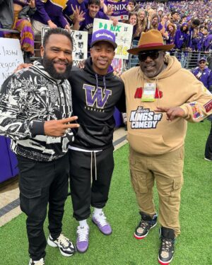 Cedric the Entertainer Instagram - Whole weekend was a movie  At #univwashingtonhuskiefootball  @anthonyanderson  and I ran into @isaiahthomas  school alumni and legend .  Big shoot out @jeffhamilton  for the custom hoodie 🔥🔥🔥🔥🔥💯💪🏾