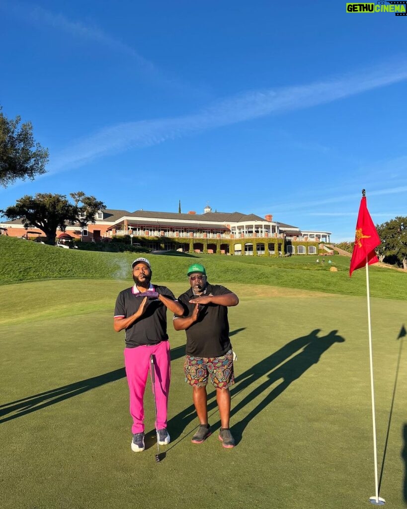 Cedric the Entertainer Instagram - Great Day @sherwoodcountryclubofficial w/ my @acbarbeque brother, #Thread brother @anthonyanderson S/o @hammondentertainment #jonsevern our host #MaryJane @rickjames 🔥🔥🔥🔥