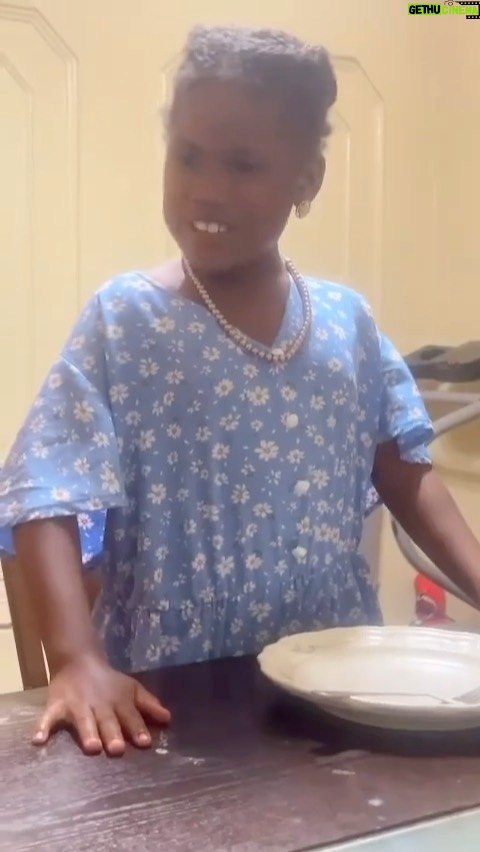 Cedric the Entertainer Instagram - These little ones are TALENTED!! @go_rosie_grow : Name this Film 🎬 This Film is a classic!!💜 *ONE GIRL PLAYS ALL THE ROLES!*⭐ 🎥 and 🎬 by @aablesyn #thecolorpurple #blackmovies #thecolorpurple #tsrtalent #tsrcutthefoolery #theshaderoom #tsrsoblackityblack #whoopigoldberg #bestsellingbook #oprahwinfrey #classicmovie #tsrreenactmentz #pressplay