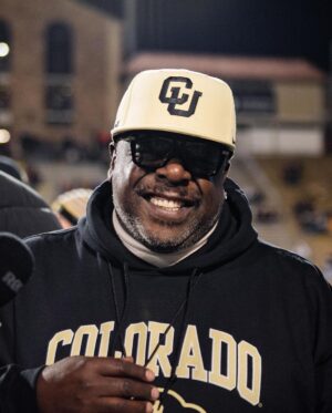 Cedric the Entertainer Instagram - @cedtheentertainer in the house 🔥

#GoBuffs