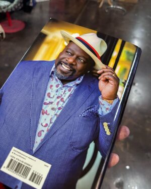 Cedric the Entertainer Instagram - Congratulations to my Friend @cedtheentertainer on the release of his book Flipping Boxcars. Always amazed by his creativity, Humbleness & Talent 🤍